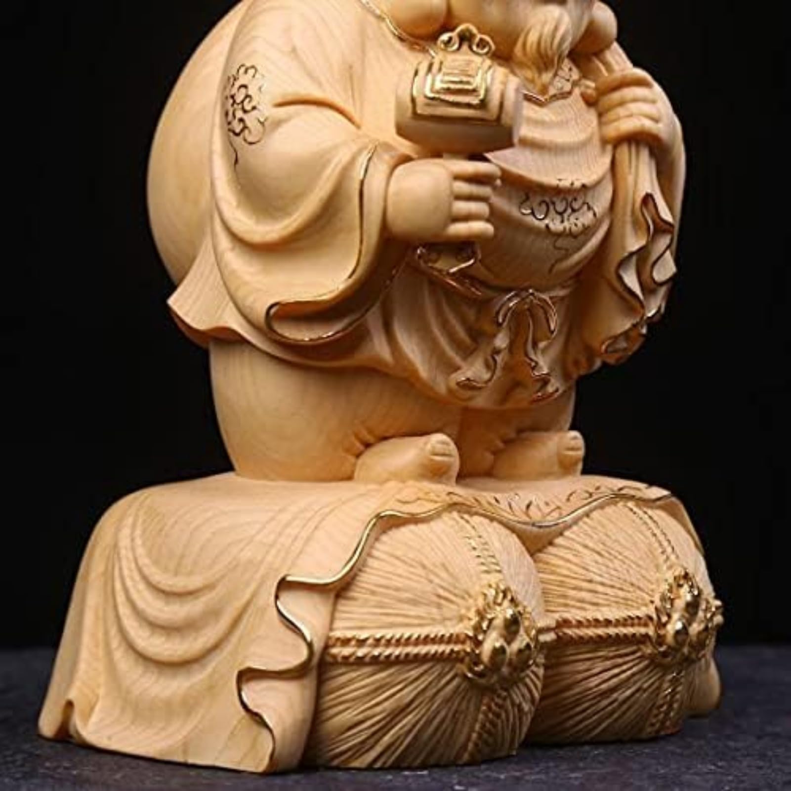 Amazon.co.jp: ジュニパーの木に金で彫られた幸運の神、ハンマーを持つ